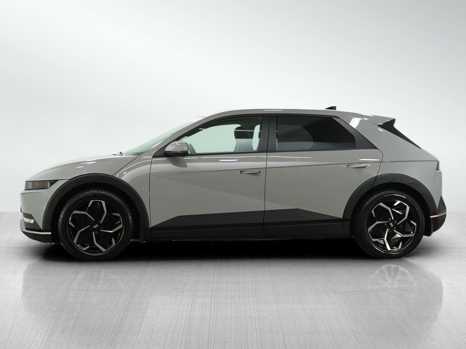 Used 2024 Hyundai IONIQ 5 SEL with VIN KM8KNDDF7RU283952 for sale in Minneapolis, MN