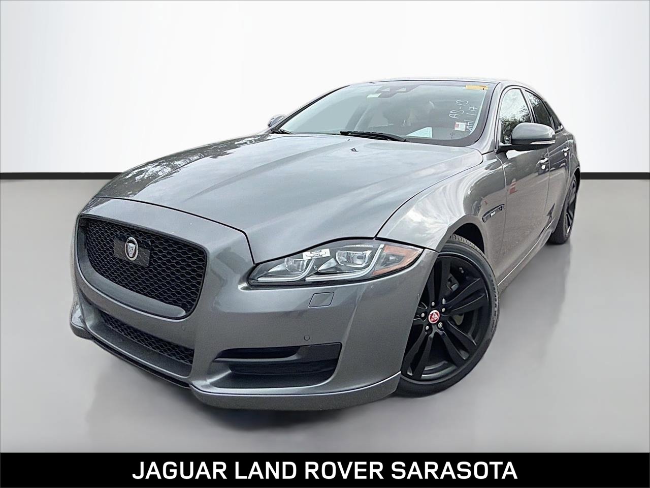 2019 Jaguar XJ R-Sport's photo