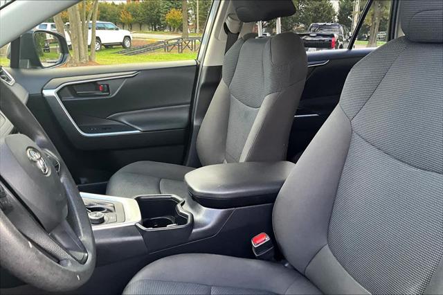 2022 Toyota RAV4 Hybrid LE photo 4