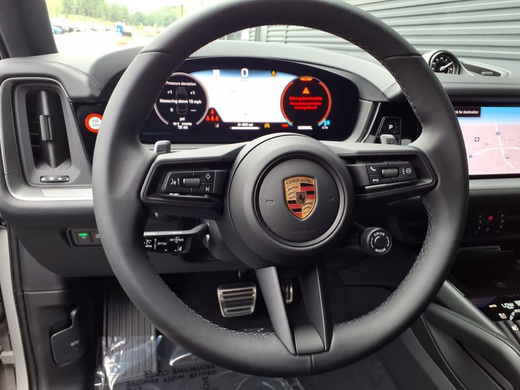 2025 Porsche Cayenne S photo 4