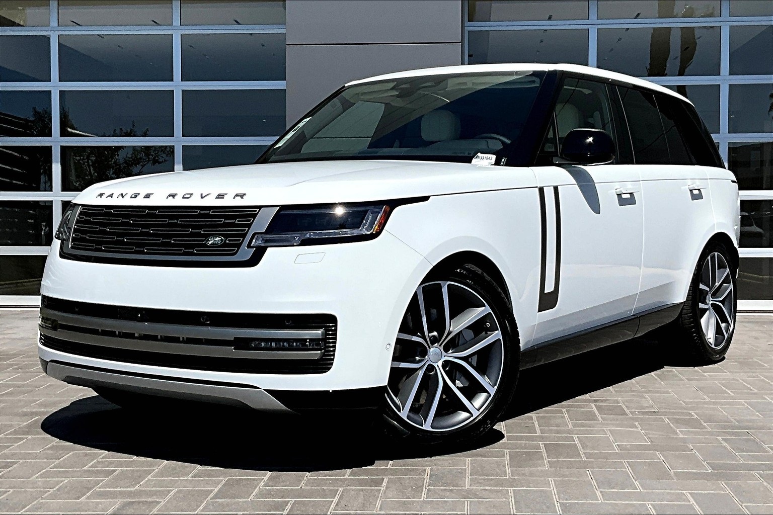 2025 Land Rover Range Rover SE's photo