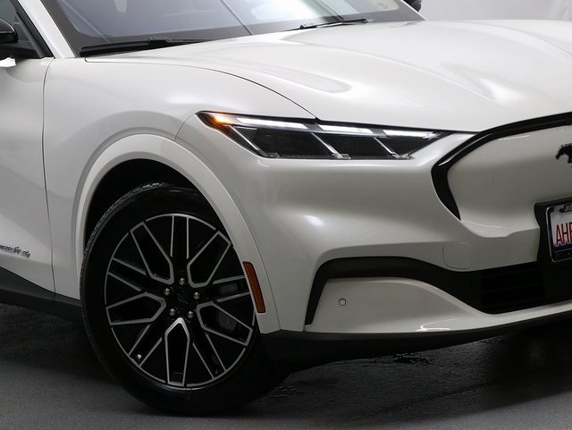 2025 Ford Mustang Mach-E Premium photo 3