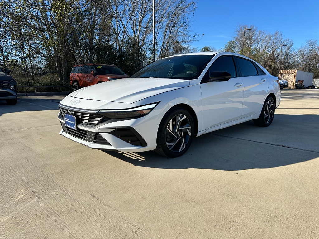 2025 Hyundai Elantra SEL's photo