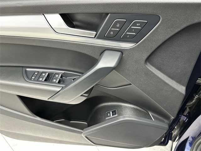 2025 Audi Q5 45 S line Premium photo 5