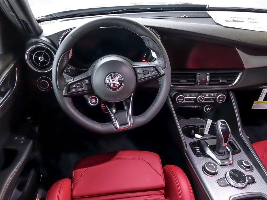 2025 ALFA ROMEO GIULIA (952) - Image 12