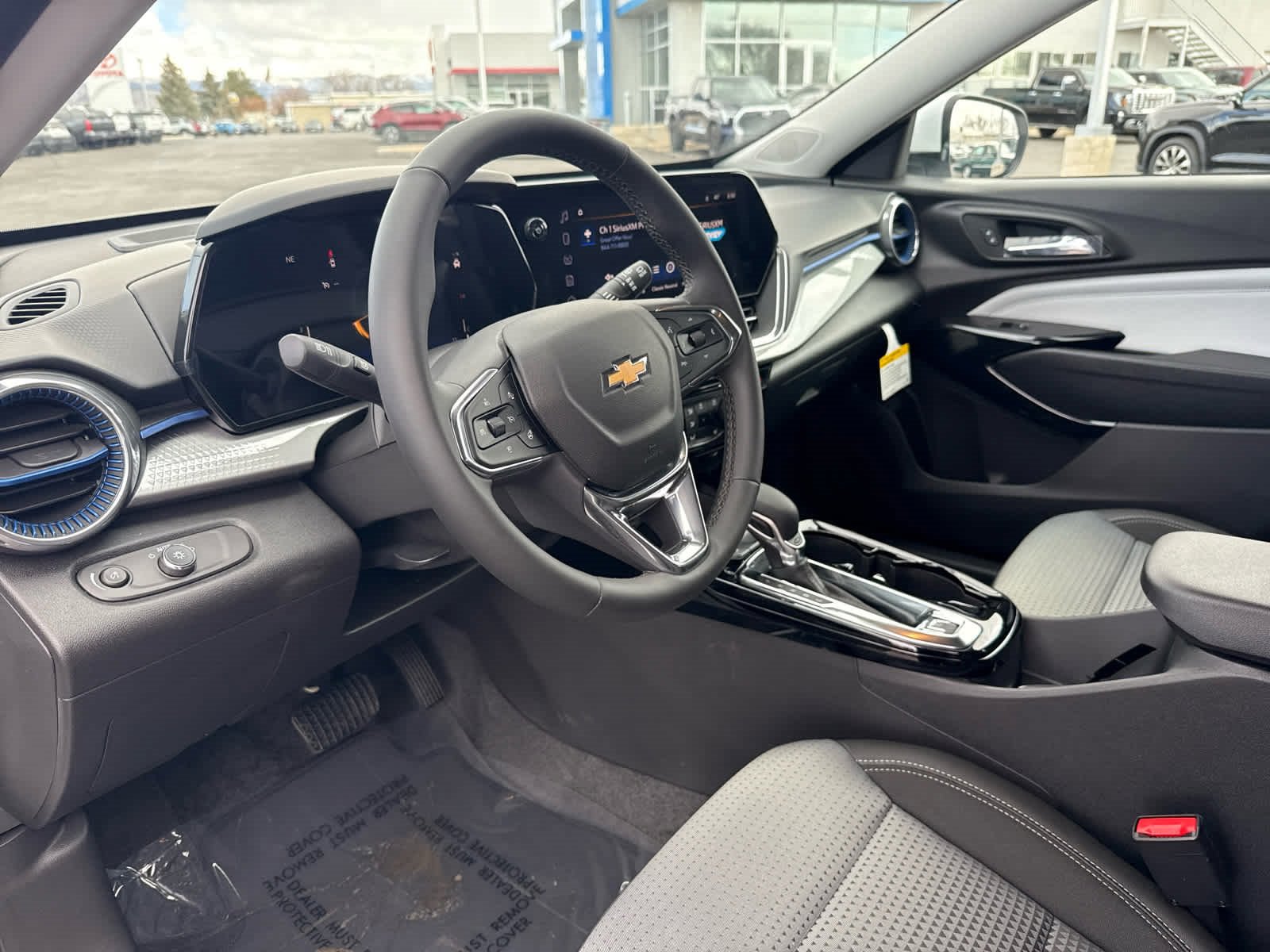 2025 Chevrolet Trax LT photo 9