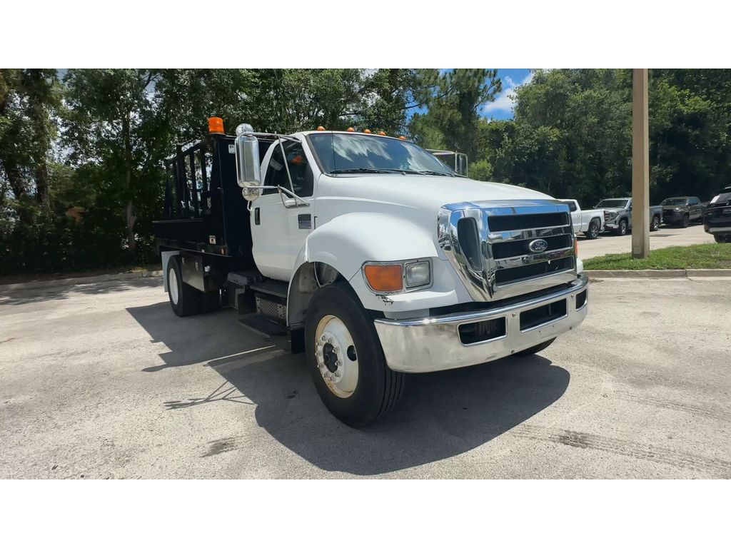 2011 Ford F-750 SuperCab photo 3