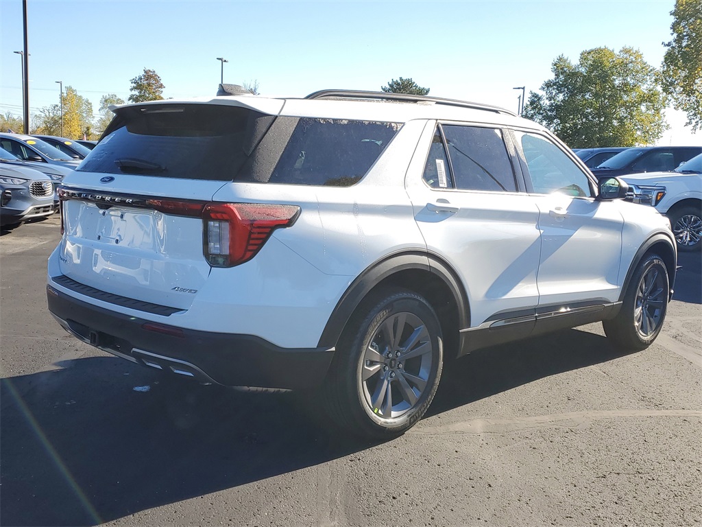 2026 Ford Explorer photo 2