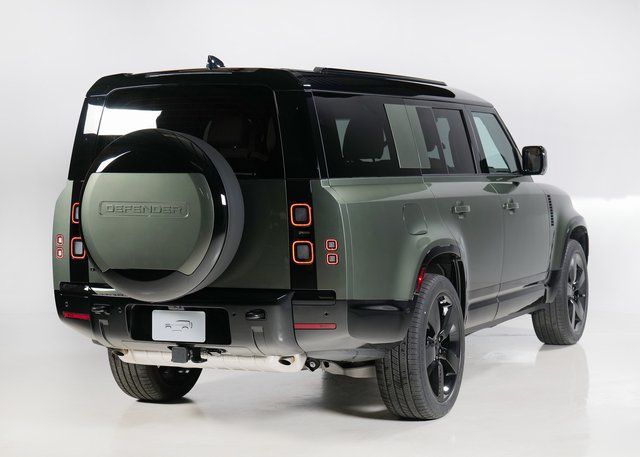 2026 Land Rover Defender 130 X-Dynamic SE photo 2