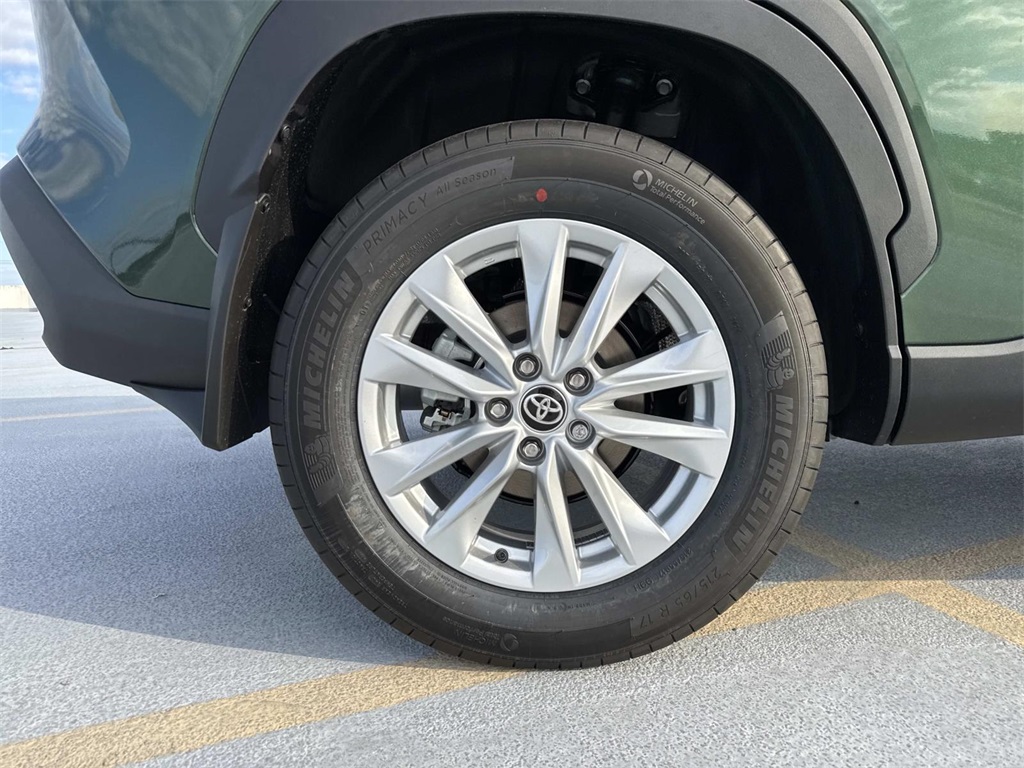 2026 Toyota Corolla Cross LE photo 2