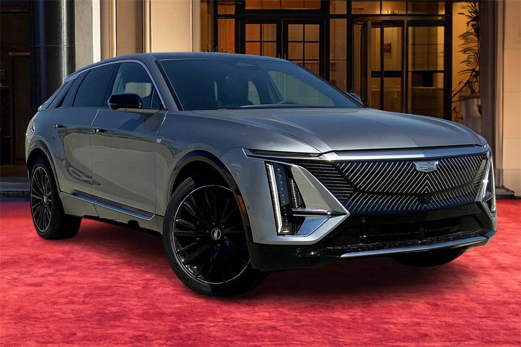2025 Cadillac Lyriq Luxury photo 2