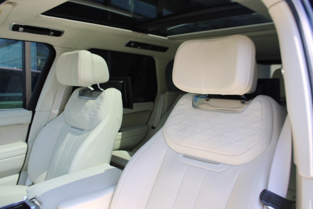 2024 Land Rover Range Rover SV photo 27