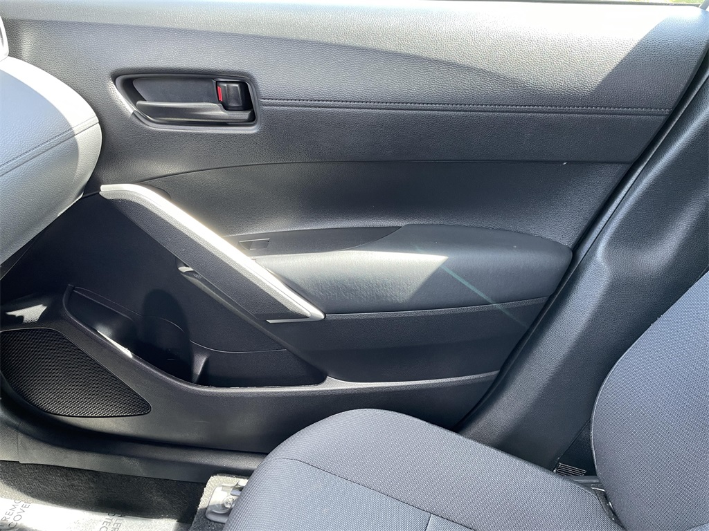 2022 Toyota Corolla Cross LE photo 20