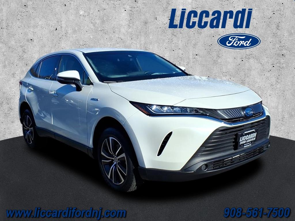 2021 Toyota Venza LE's photo