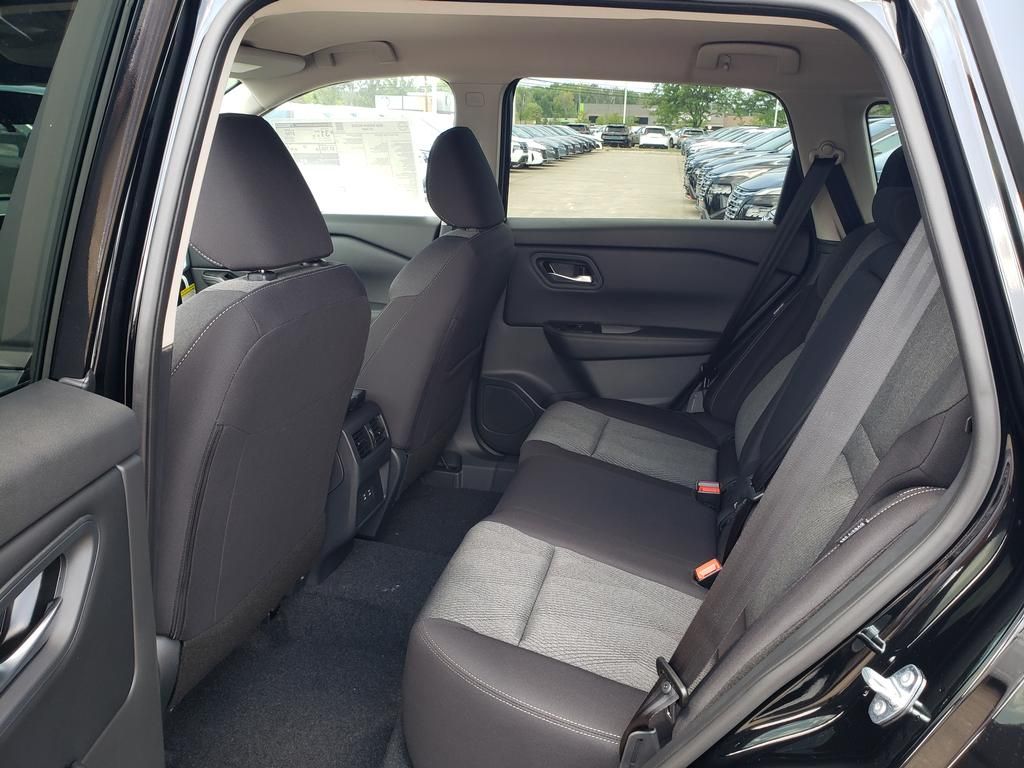 2026 Nissan Rogue SV photo 4