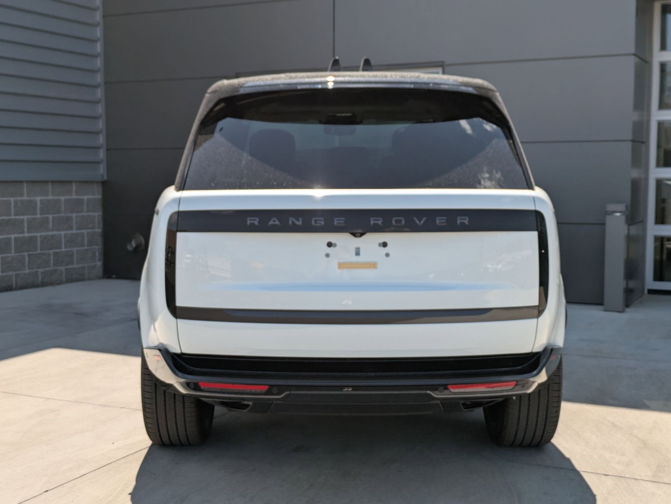 2025 Land Rover Range Rover SE photo 7