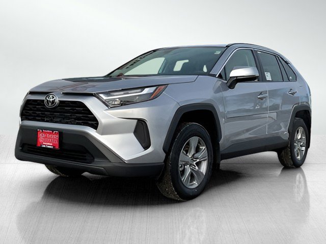 2025 Toyota RAV4 XLE's photo