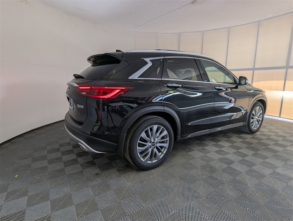 2025 Infiniti QX50 Luxe AWD photo 10