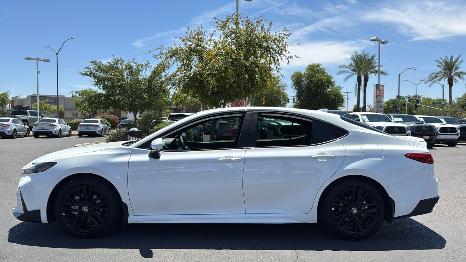 2025 Toyota Camry SE photo 4