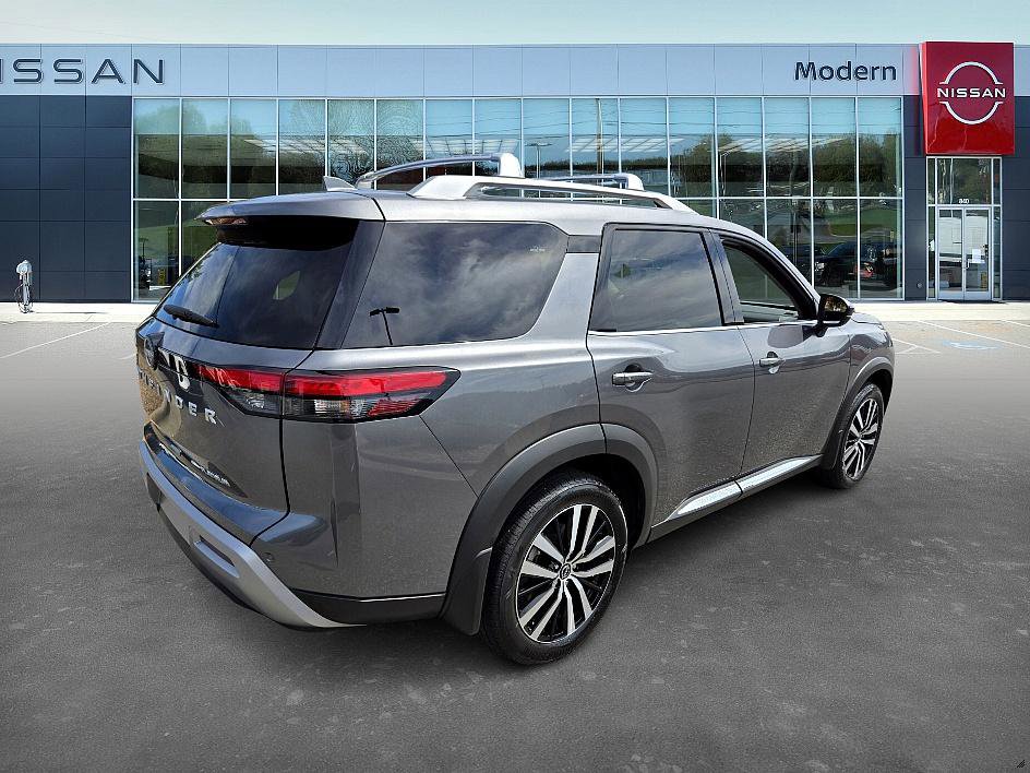 2024 Nissan Pathfinder Platinum photo 5