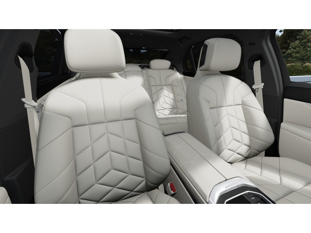 2026 Bmw 750e photo 11