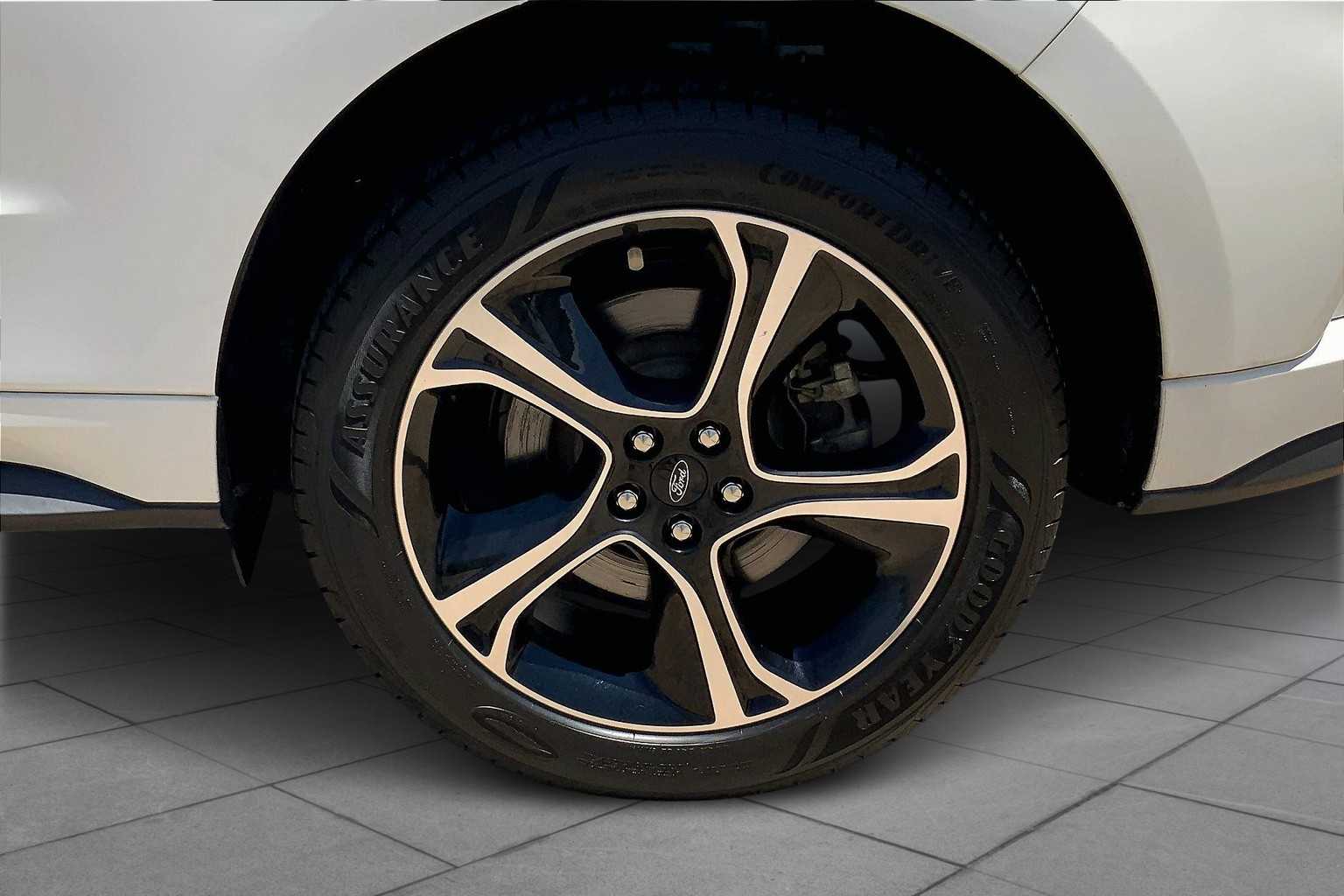 2020 Ford Edge ST photo 10