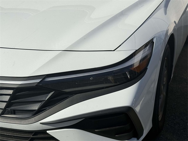 2025 Hyundai Elantra SE photo 7