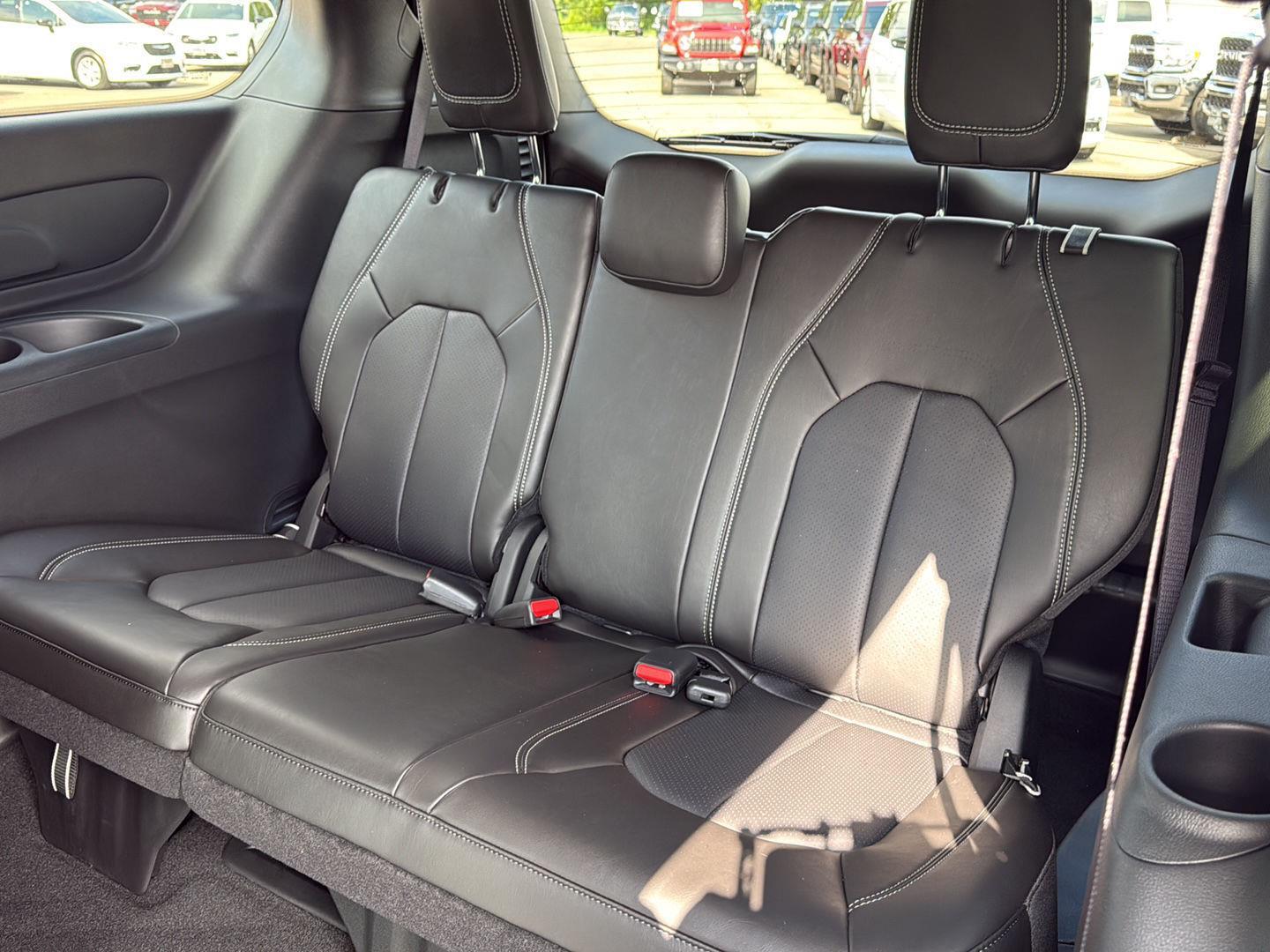 2026 Chrysler Pacifica photo 11