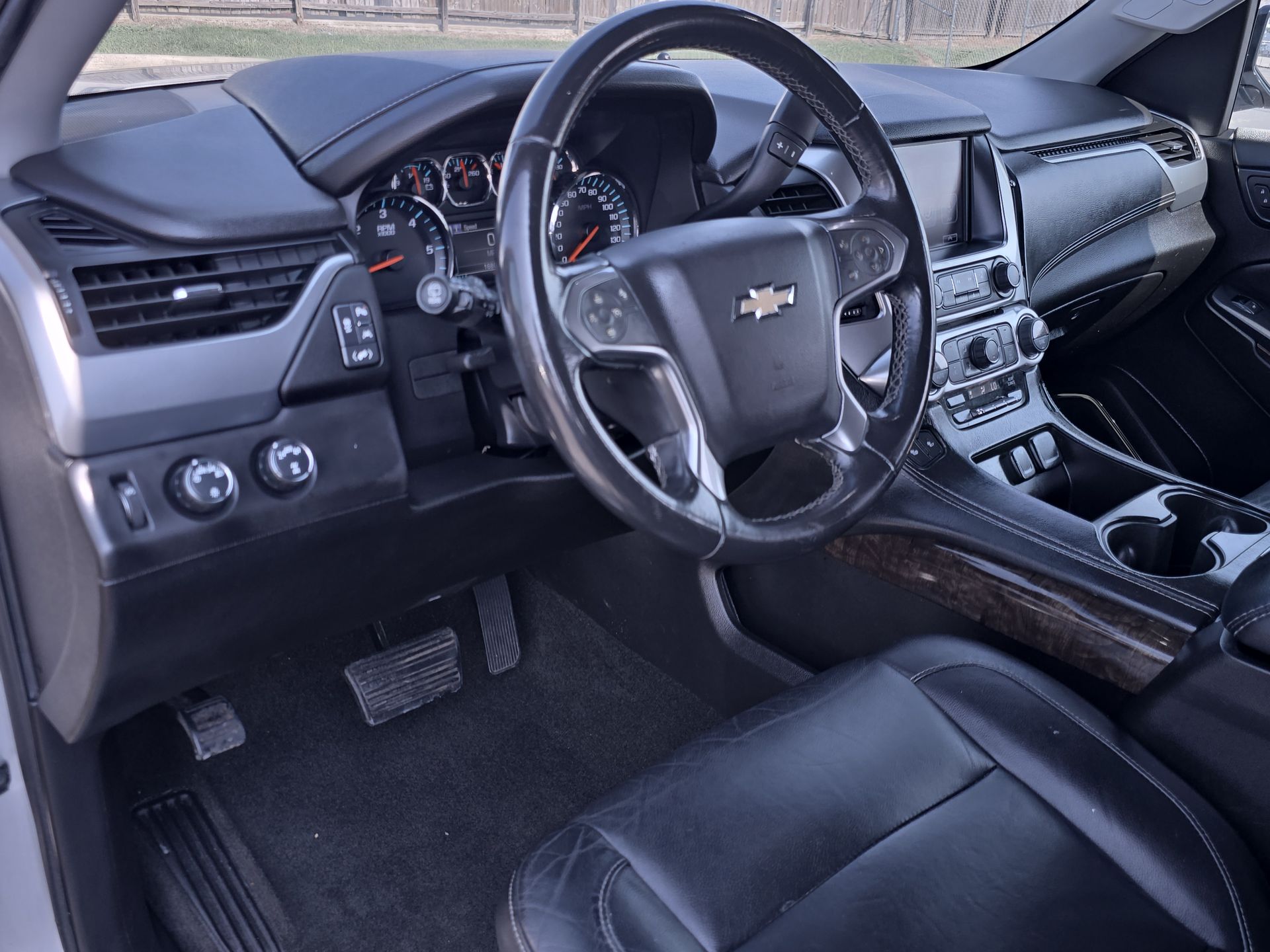 2017 Chevrolet Suburban LT photo 9