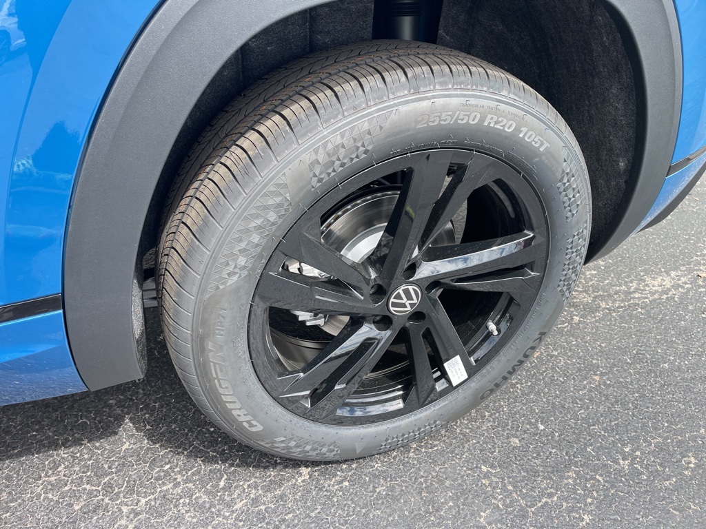2025 Volkswagen Atlas Cross Sport SEL R-Line photo 13