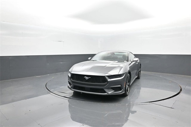 2025 Ford Mustang EcoBoost photo 2