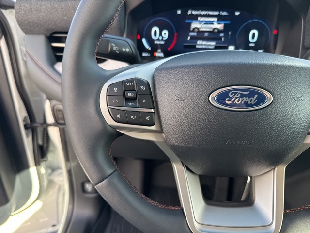 2025 Ford Explorer photo 11