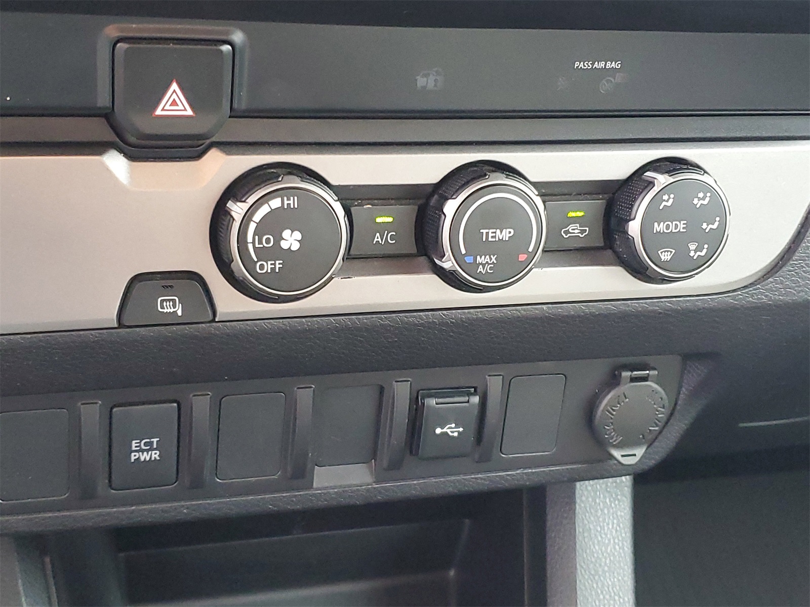 2022 Toyota Tacoma SR5 photo 18