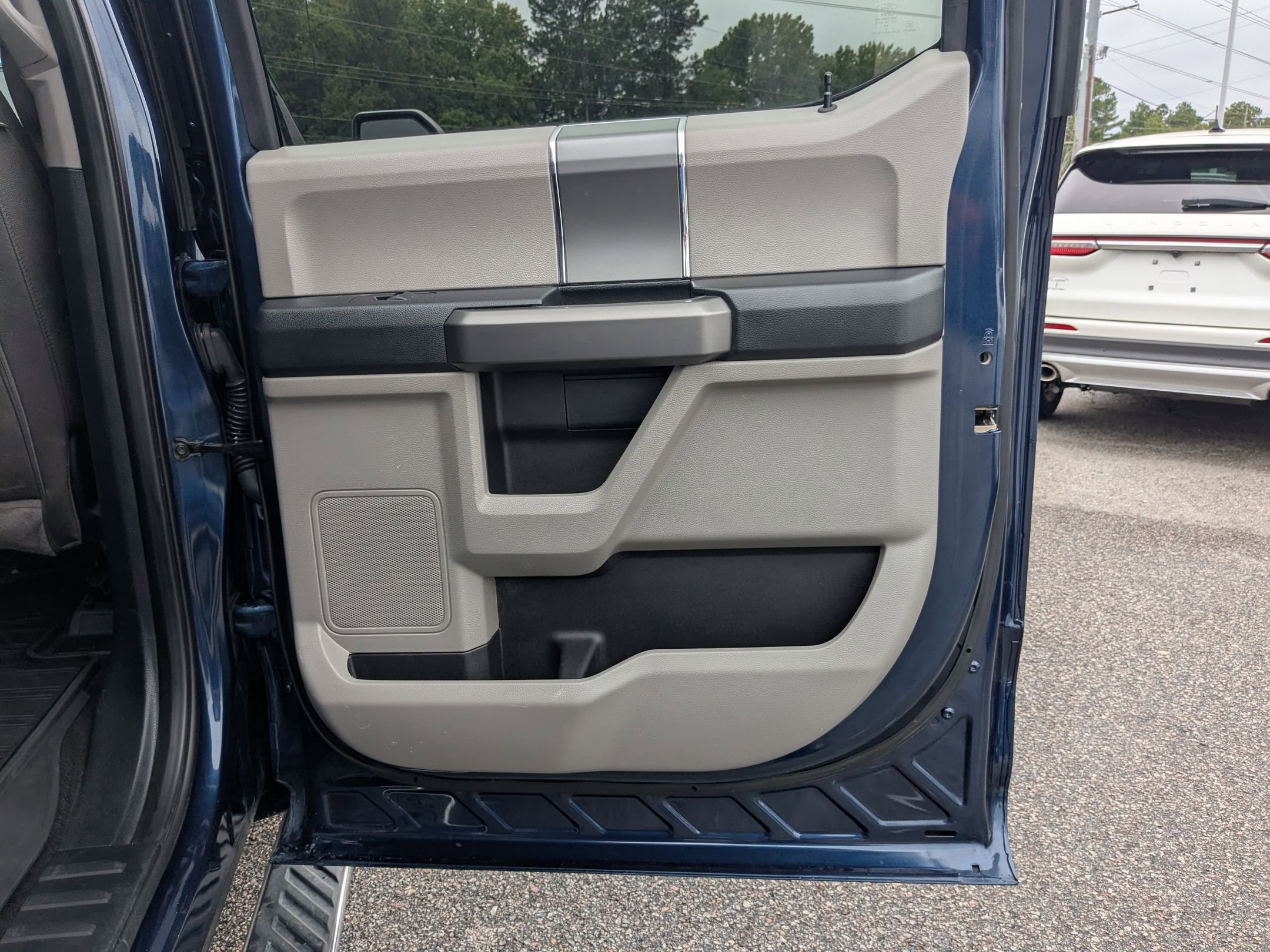 2020 Ford F-150 XLT photo 23