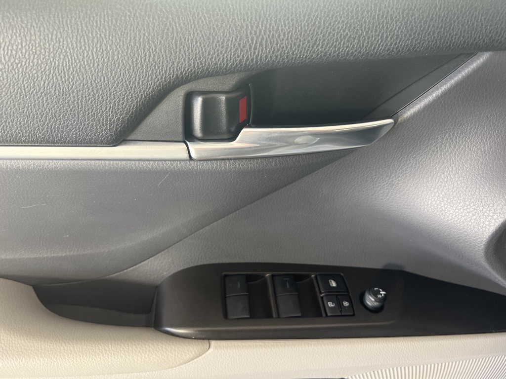 2023 Toyota Camry LE photo 5