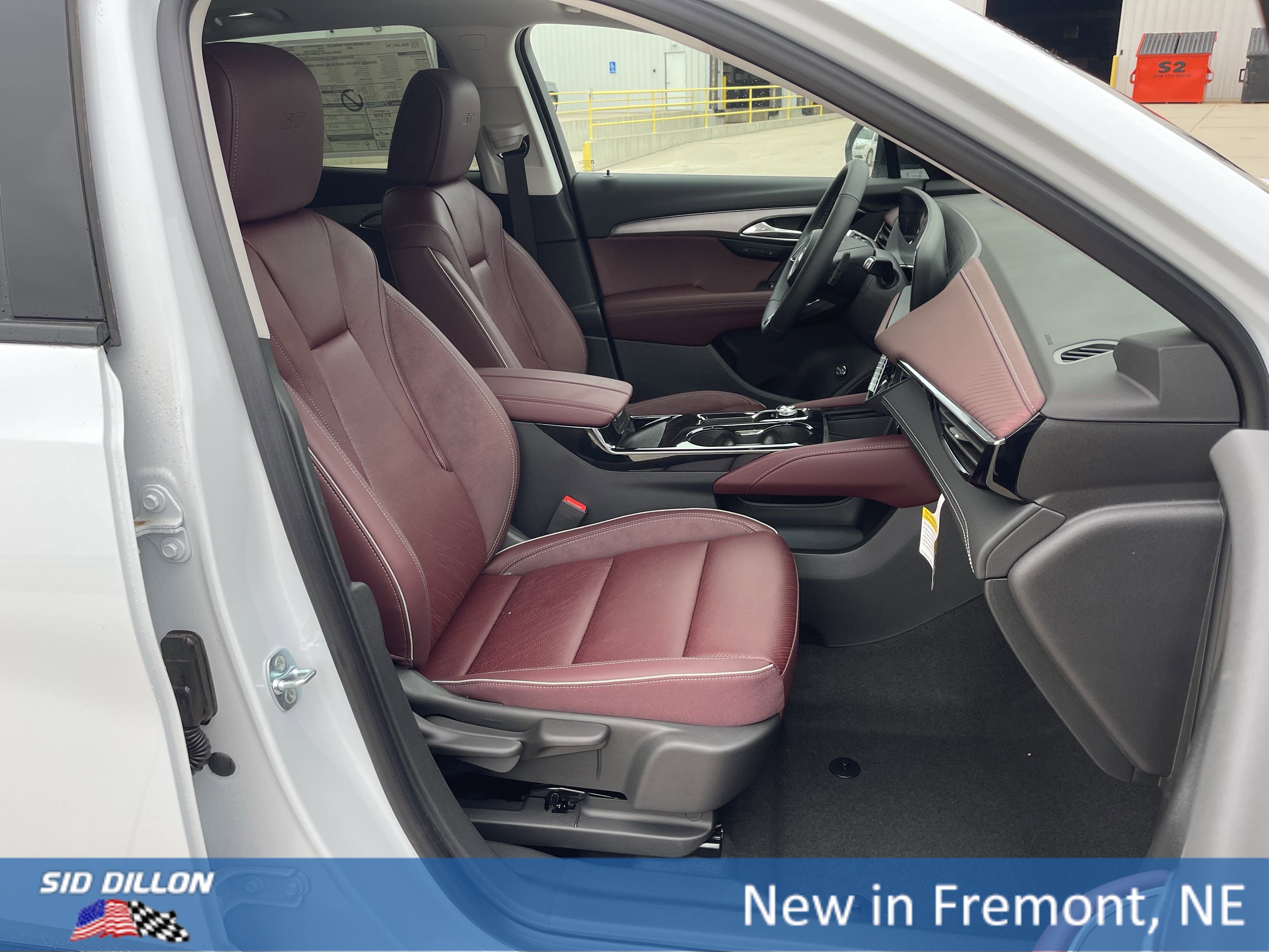2025 Buick Envision Sport Touring photo 6