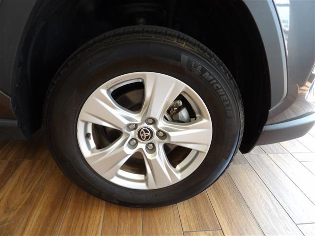 2021 Toyota RAV4 XLE photo 3