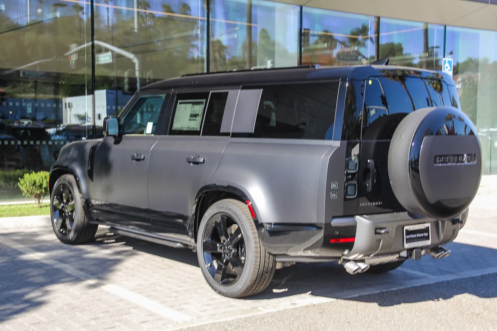 2026 Land Rover Defender 130 V8 photo 4