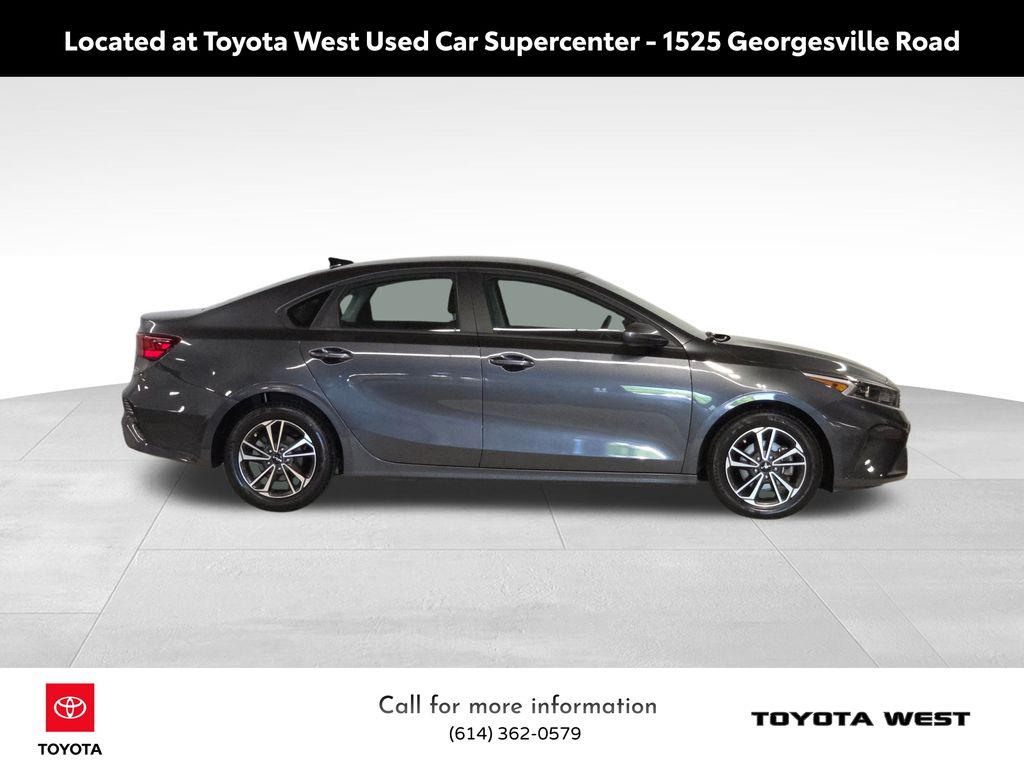 2024 Kia Forte LXS photo 4