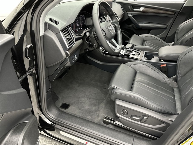 2025 Audi Q5 45 S line Premium Plus photo 3