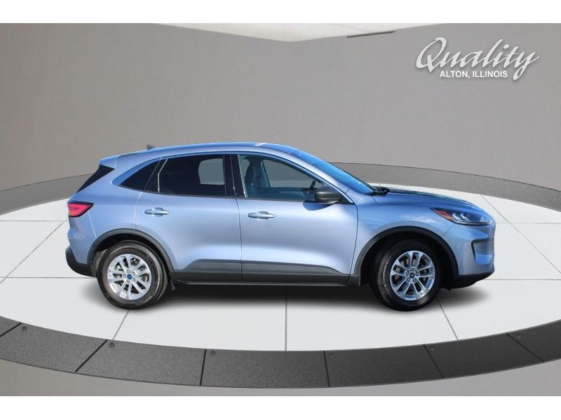 2022 Ford Escape SE photo 3