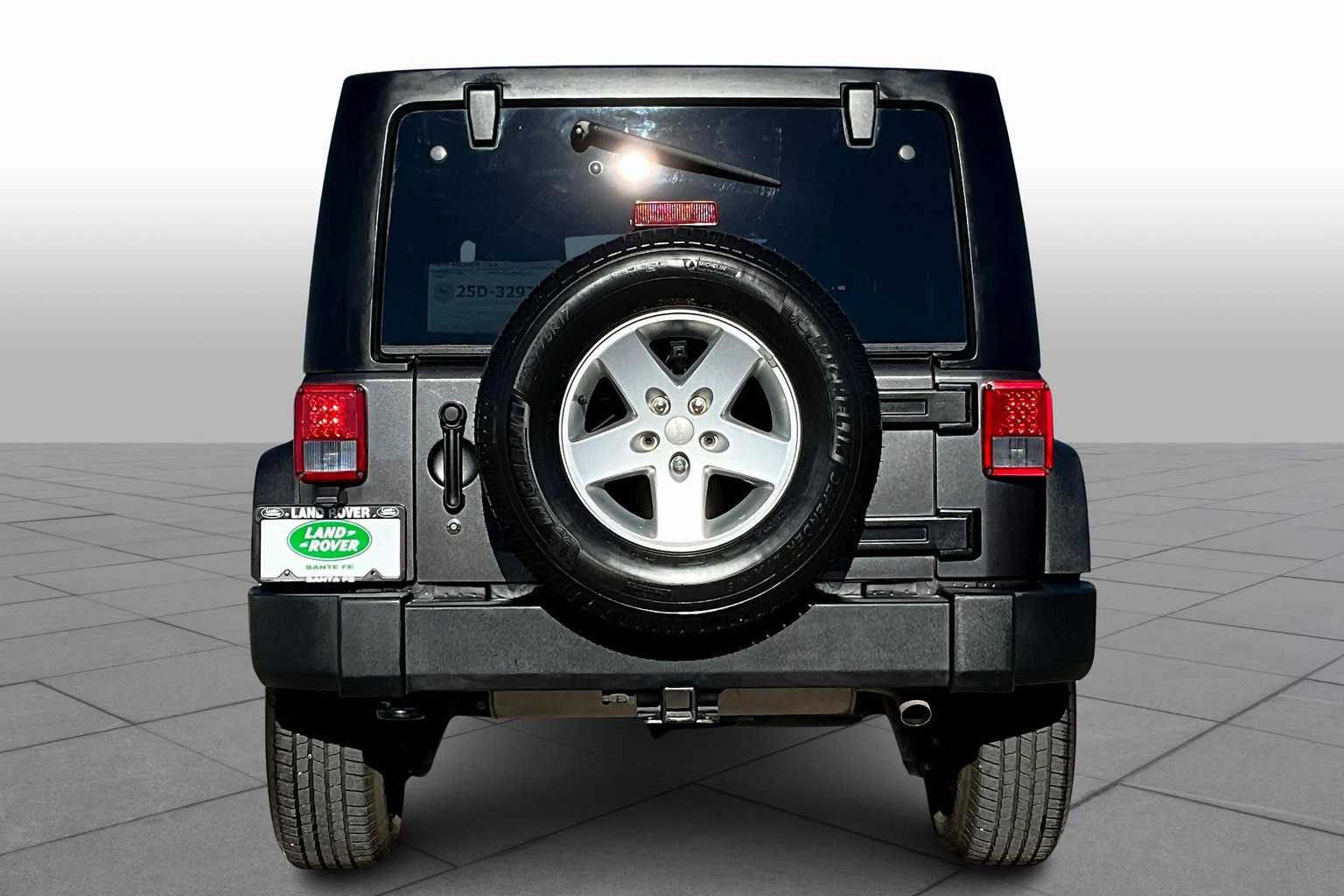 2017 Jeep Wrangler Unlimited Sport photo 4
