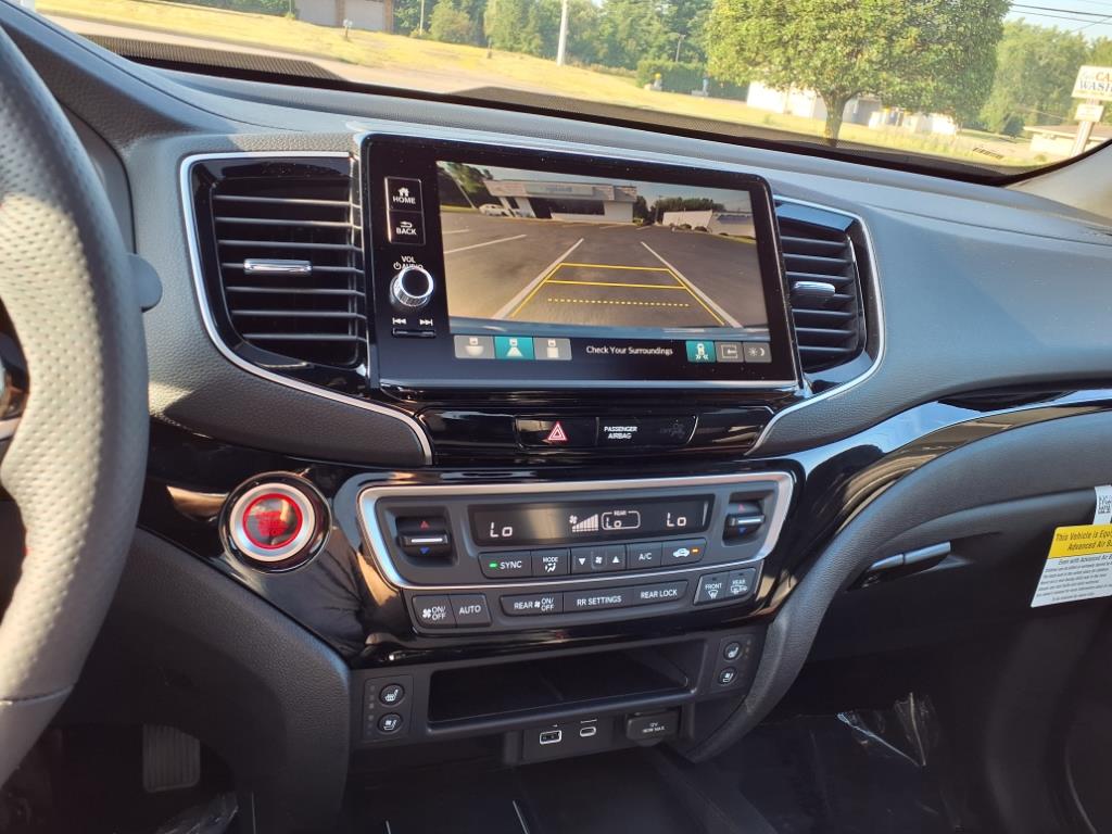 2025 Honda Ridgeline Black Edition photo 17