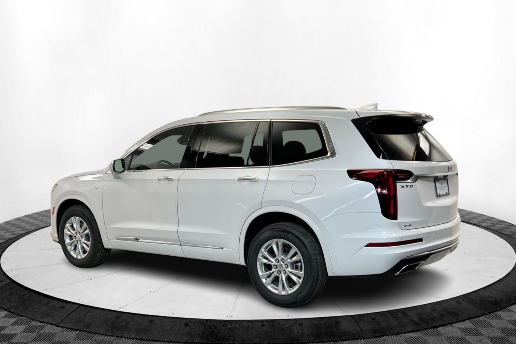 2025 Cadillac XT6 Luxury photo 3