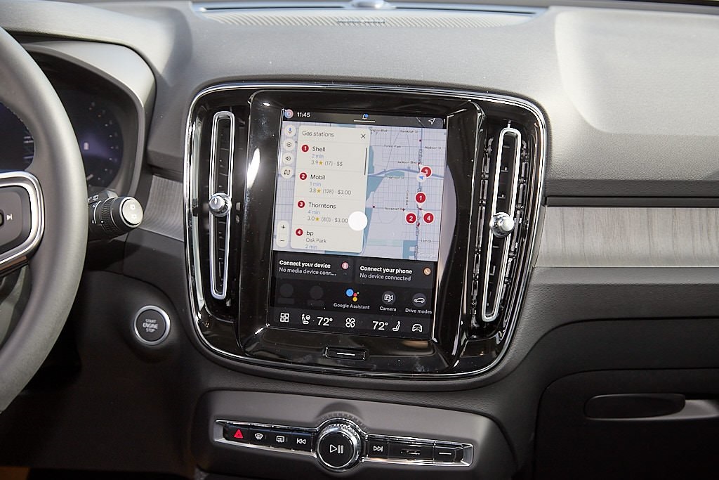 2026 VOLVO XC40 - Image 25