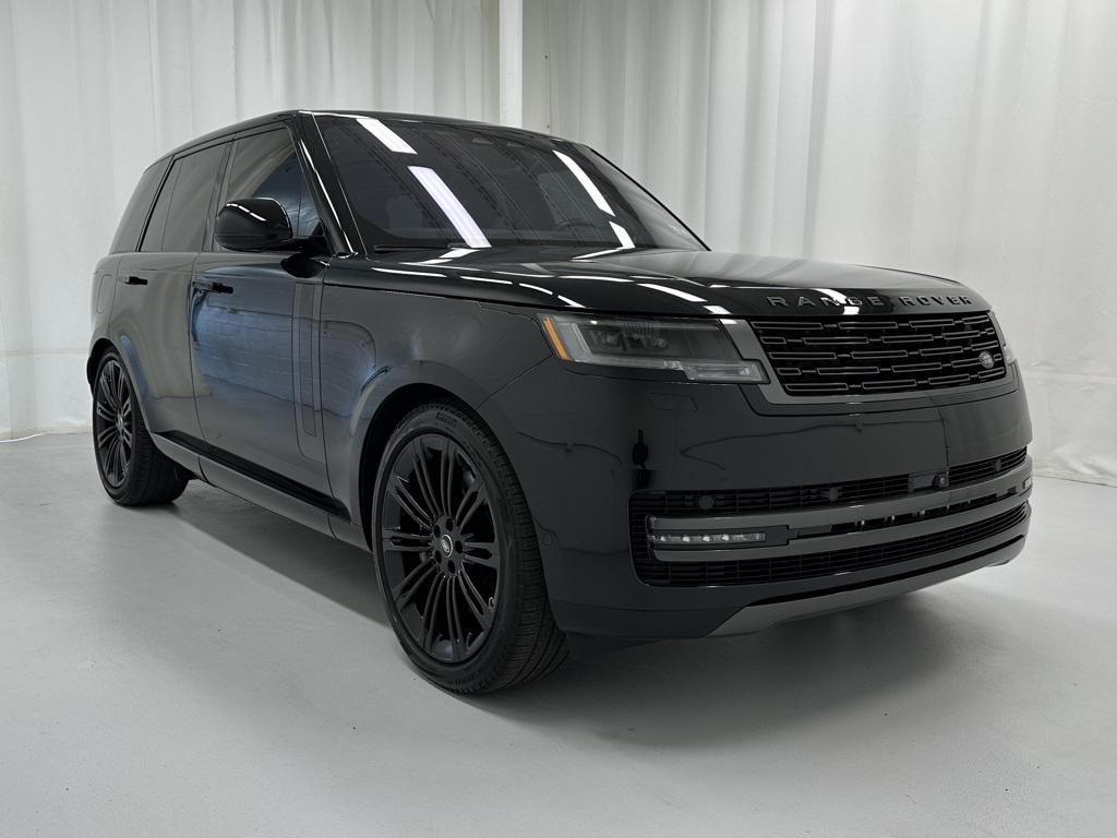 2023 Land Rover Range Rover SE photo 2