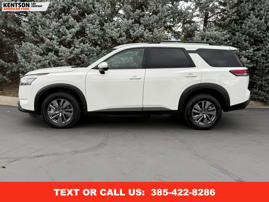 2025 Nissan Pathfinder SV photo 3