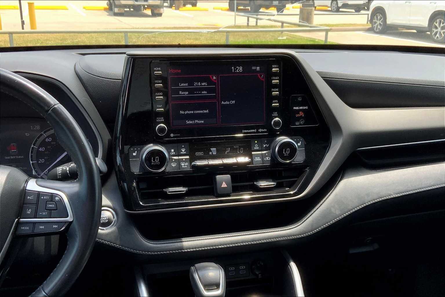 2022 Toyota Highlander XLE photo 6