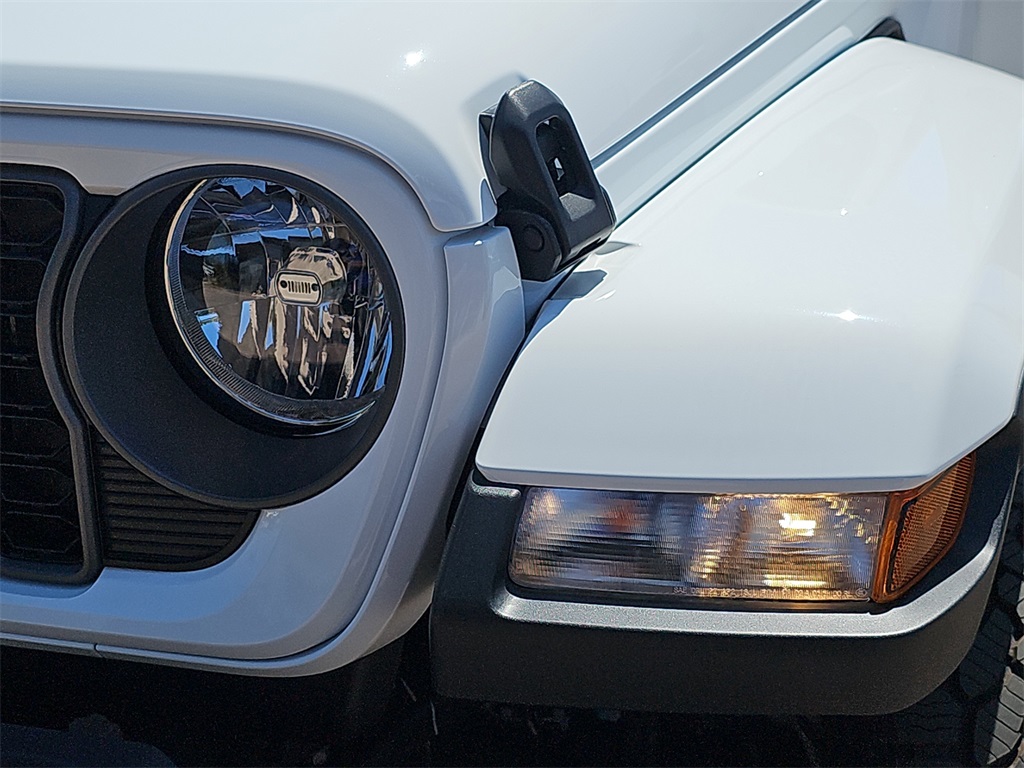 2025 Jeep Gladiator Sport photo 28