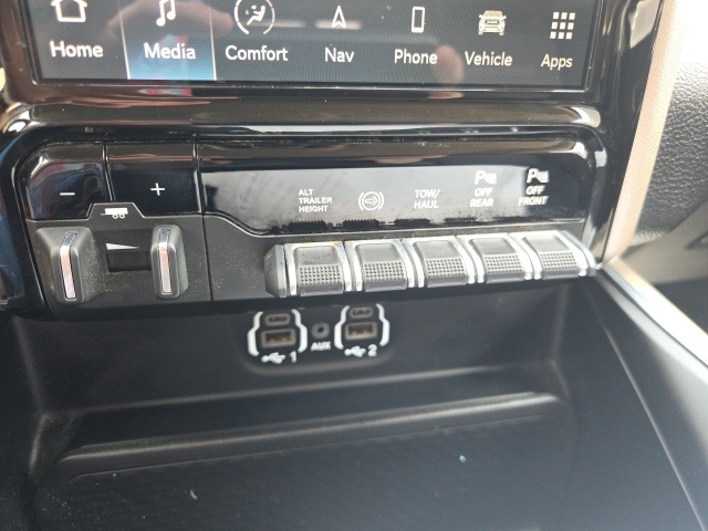 2024 Ram 3500 Laramie photo 14